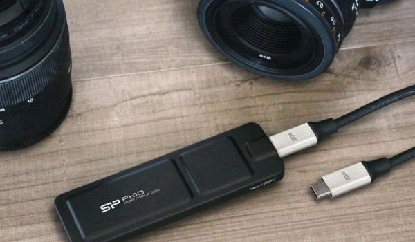 Your Ultimate & Easy Photography Backup Guide: Tips for iPhone and DSLR Users