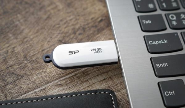 常常忘記密碼？教你用 USB 隨身碟打造專屬密碼庫 安全又便利性！