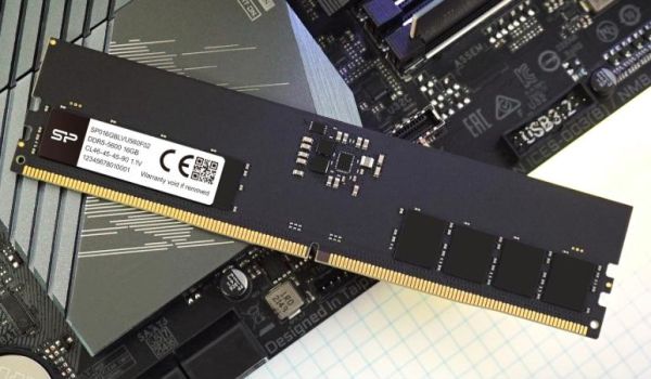 記憶體是什麼？新手必懂的 RAM 功用與效能影響！